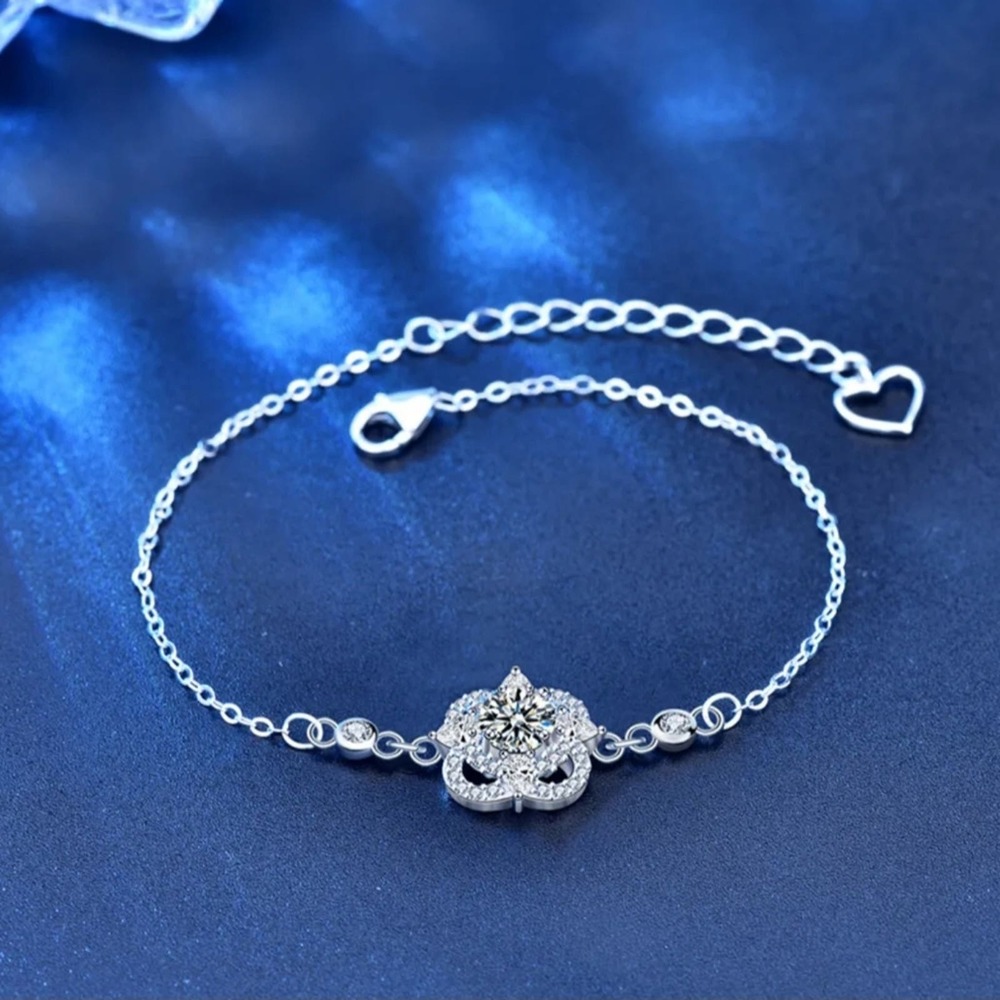 Certified 0.5ct Moissanite Diamond Four Leaf Clover Bracelet - Picture 1 of 5